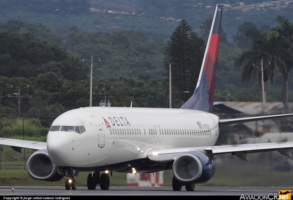 N3733Z - Boeing 737-832 - Delta Air Lines