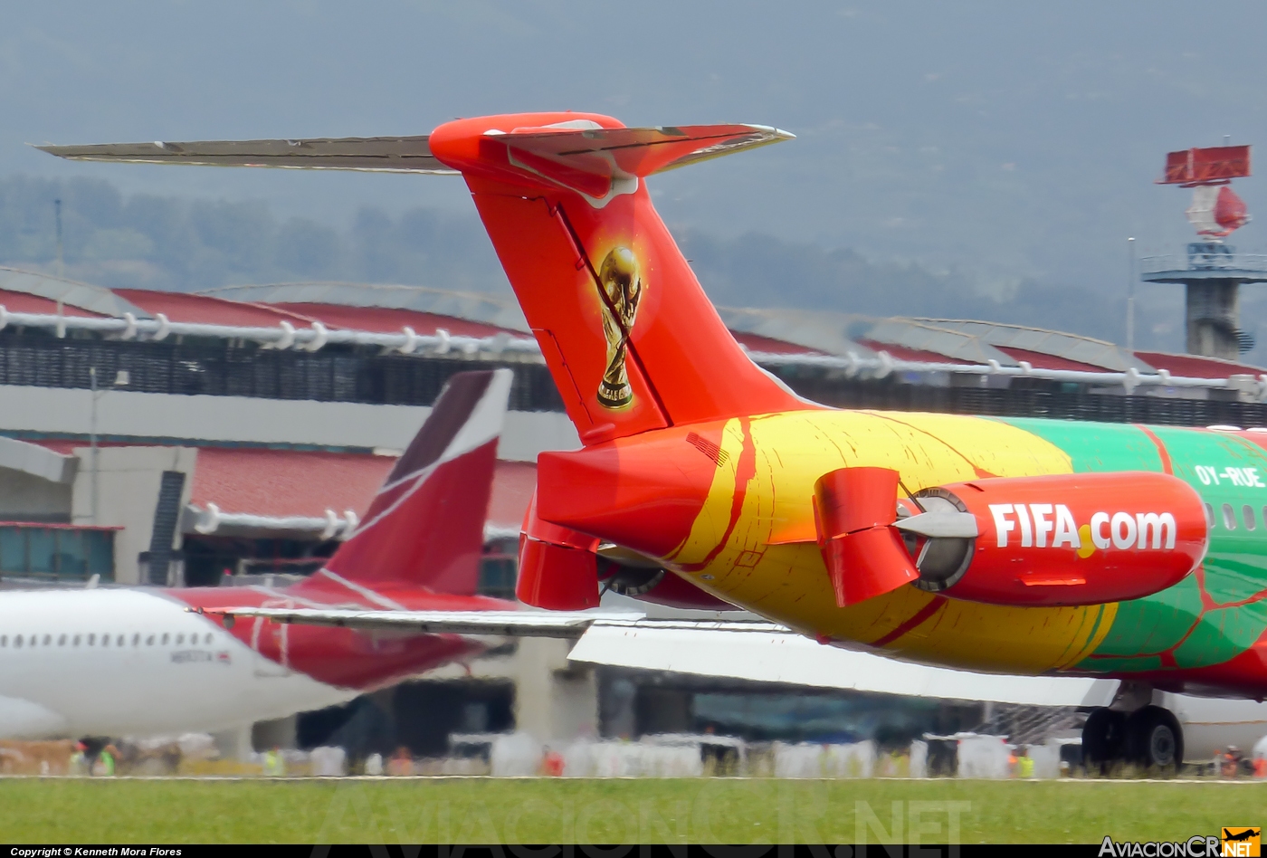 OY-RUE - McDonnell Douglas MD-83 (DC-9-83) - Danish Air Transport