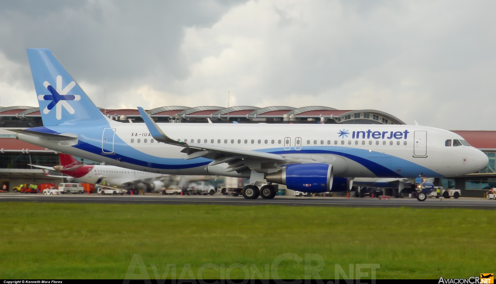 XA-IUA - Airbus A320-214 - Interjet