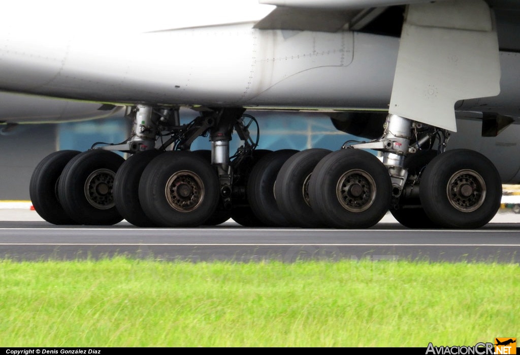 EC-IQR - Airbus A340-642 - Iberia