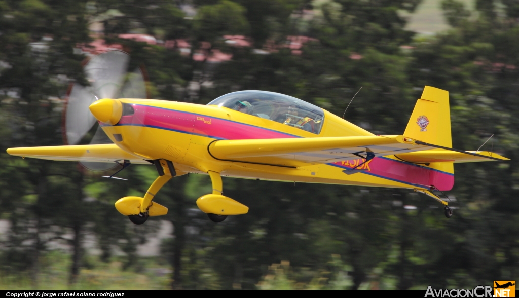 N13DK - Extra 300L - Privado