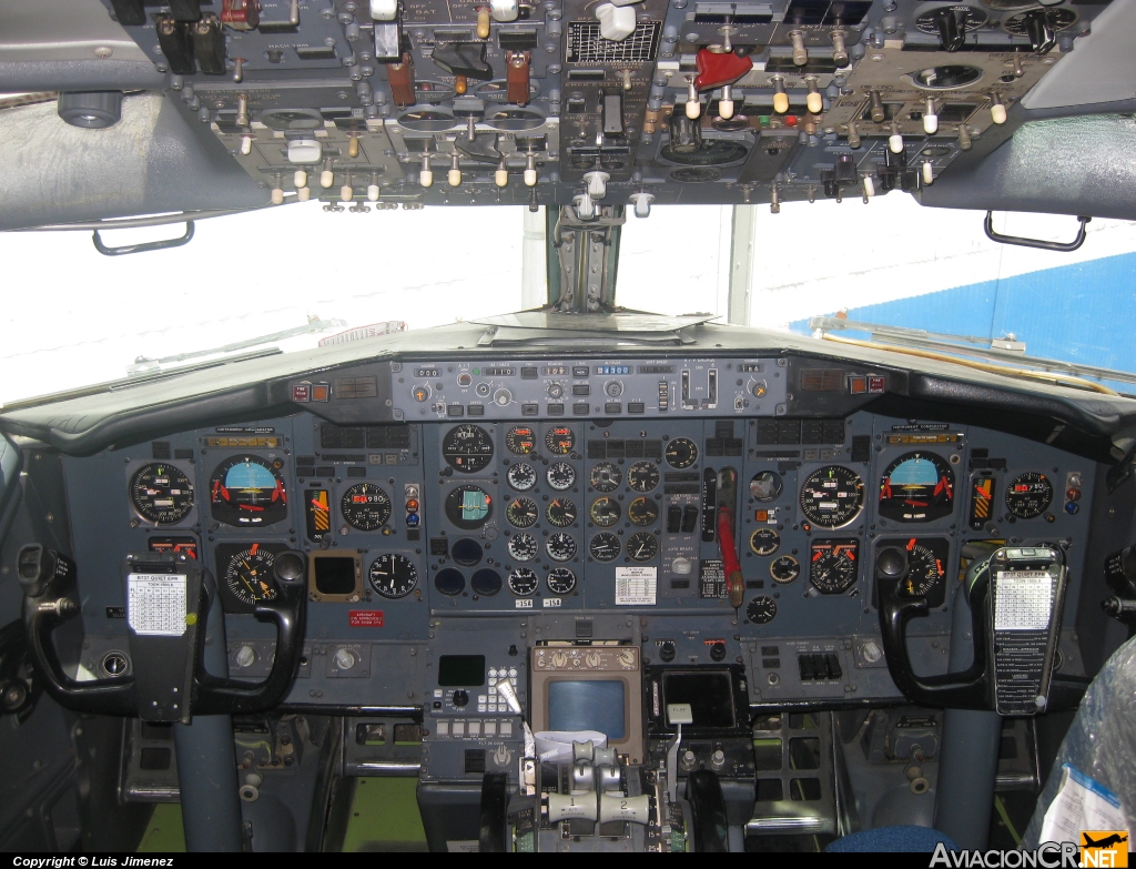 HR-AVR - Boeing 737-232/Adv - Easy Sky