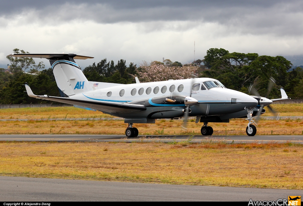 N350AH - Beechcraft Super King Air 300 - Privado