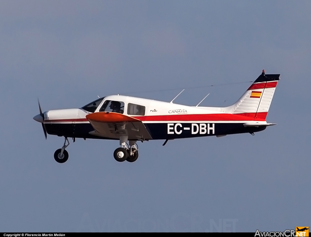 EC-DBH - Piper PA-28-140 Cherokee F - Canavia