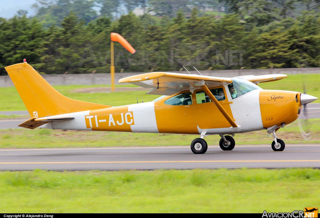 TI-AJC - Cessna 182J Skylane - Privado