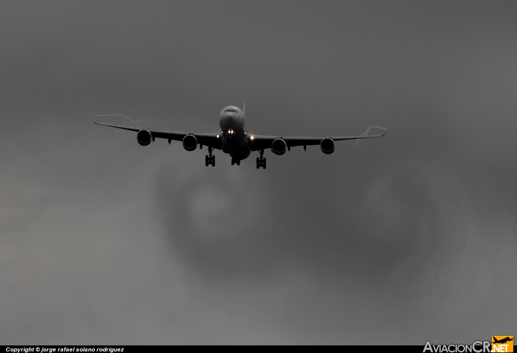 EC-IZY - Airbus A340-642 - Iberia