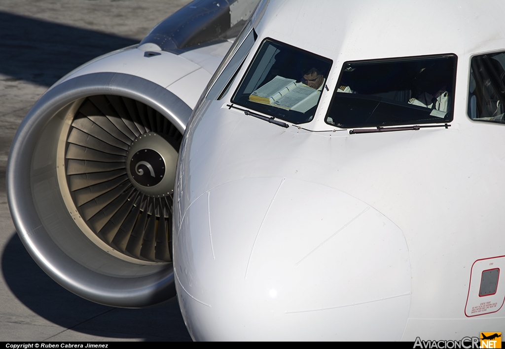 EC-LVD - Airbus A320-216 - Iberia