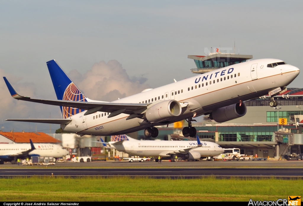 N76522 - Boeing 737-824 - United (Continental Airlines)