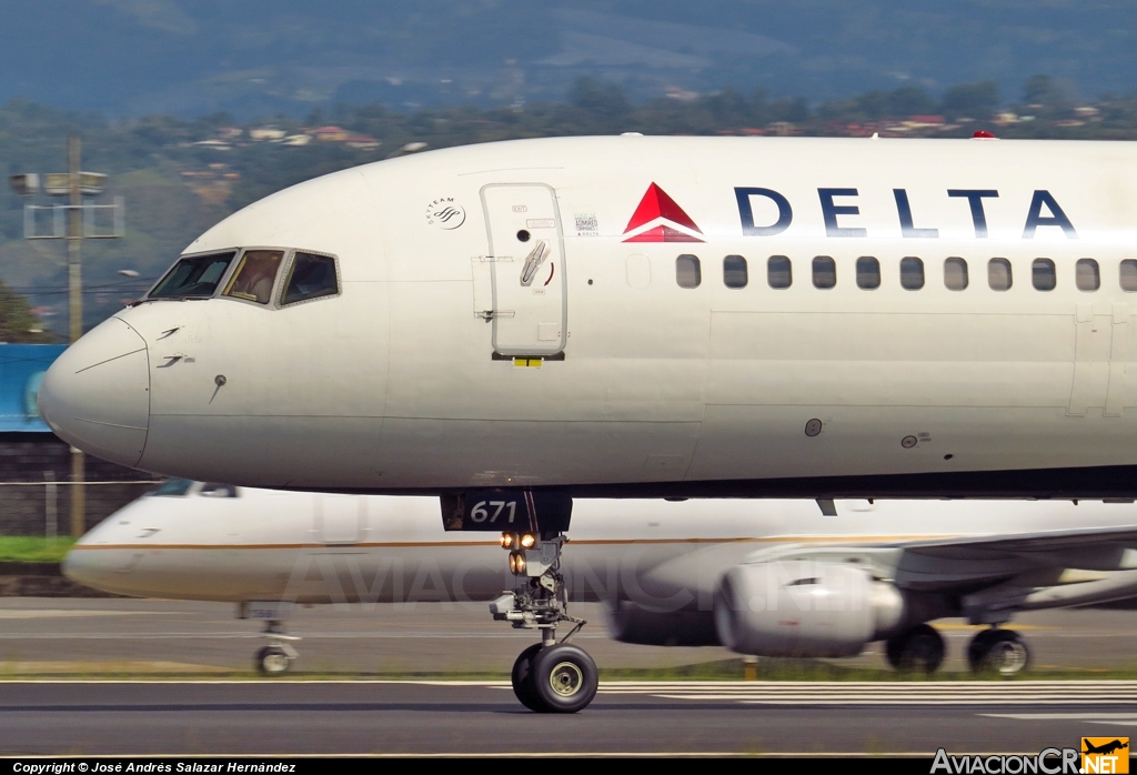 N671DN - Boeing 757-232 - Delta Airlines