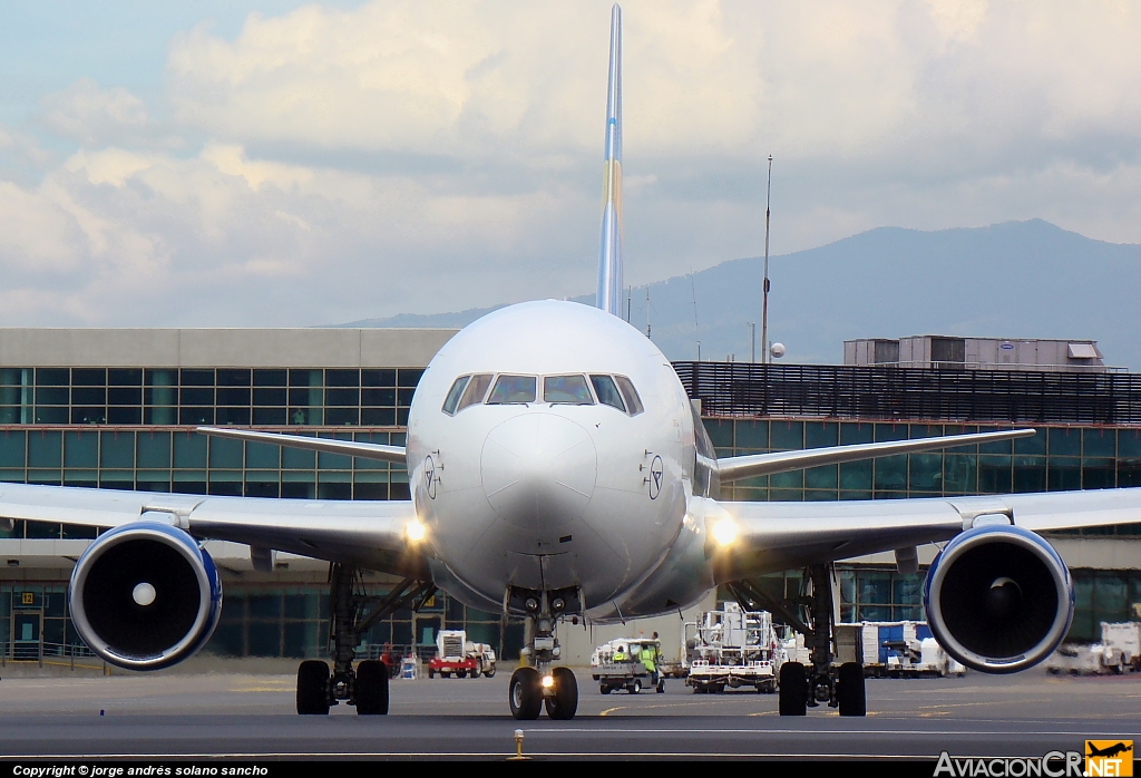 D-ABUB - Boeing 767-330(ER) - Condor