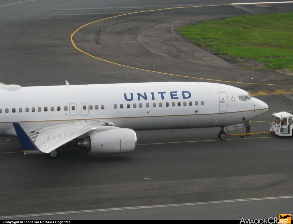 N73251 - Boeing 737-824 - United Airlines