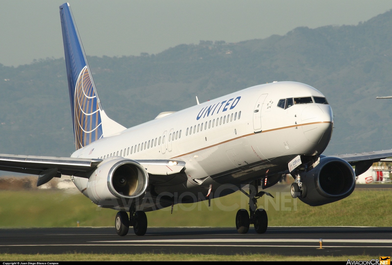 N73259 - Boeing 737-824 - United Airlines