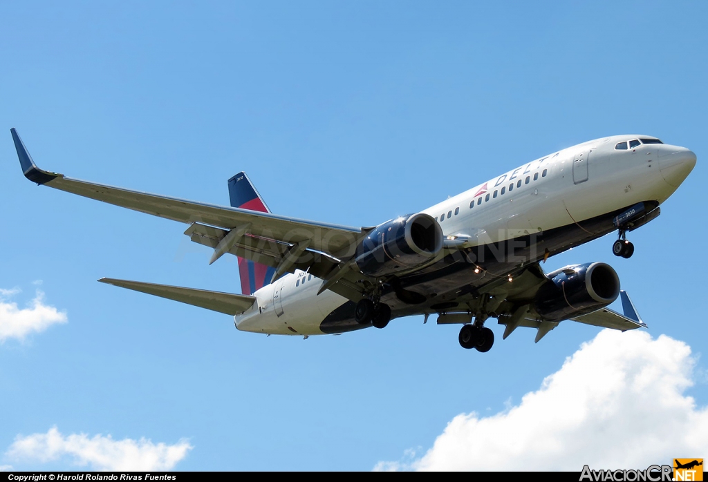 N310DE - Boeing 737-732 - Delta Airlines