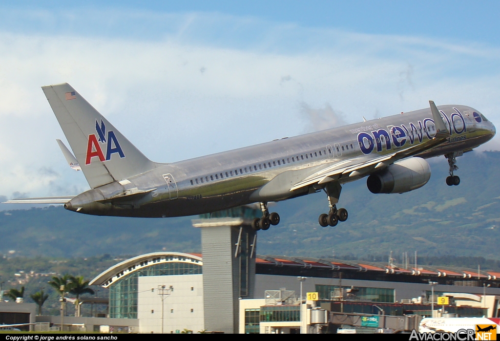 N174AA - Boeing 757-223 - American Airlines