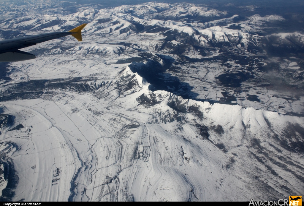 EC-KDT - Airbus A320-216 - Vueling
