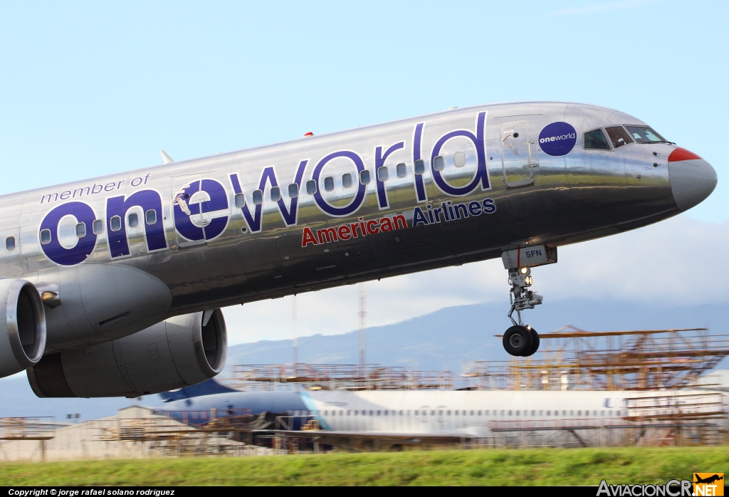 N174AA - Boeing 757-223 - American Airlines