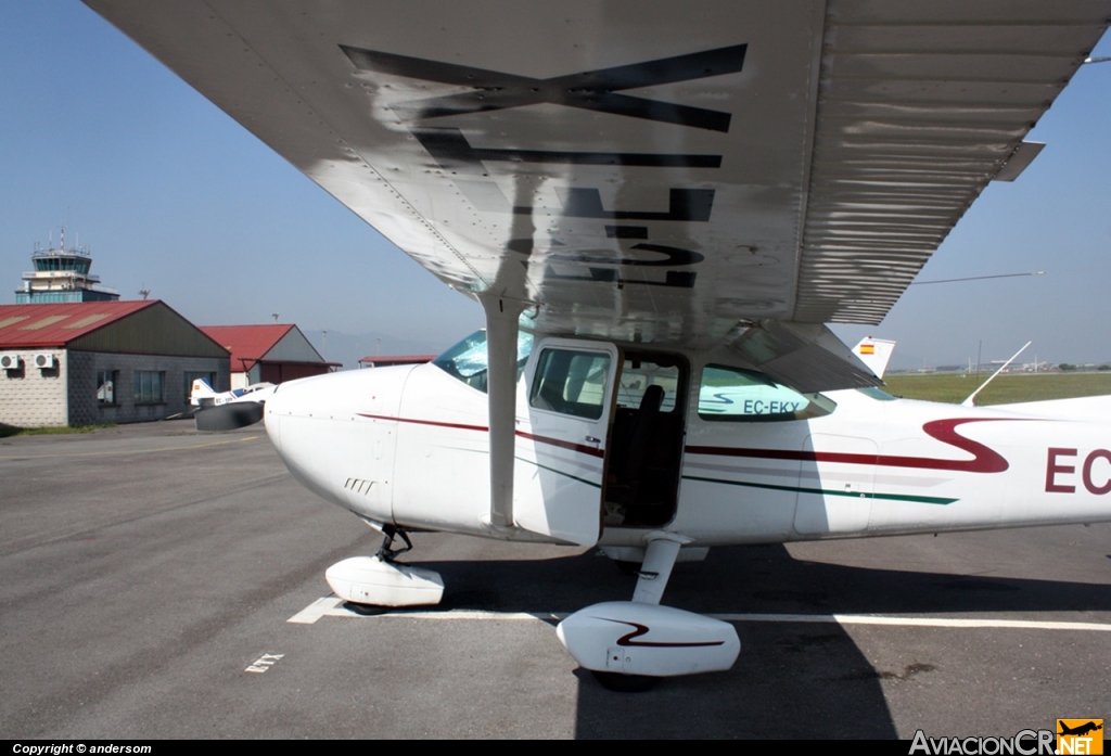 EC-ETX - Cessna 172 Skyhawk - Privado