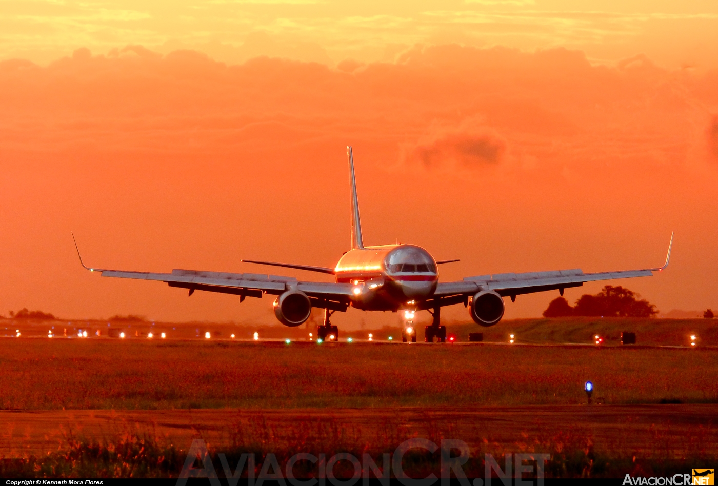 N673AN - Boeing 757-223 - American Airlines