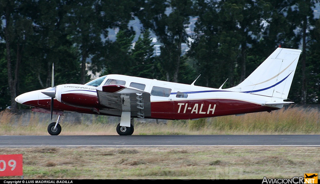 TI-ALH - Piper PA-34-200T Seneca II - ECDEA - Escuela Costarricense de Aviación