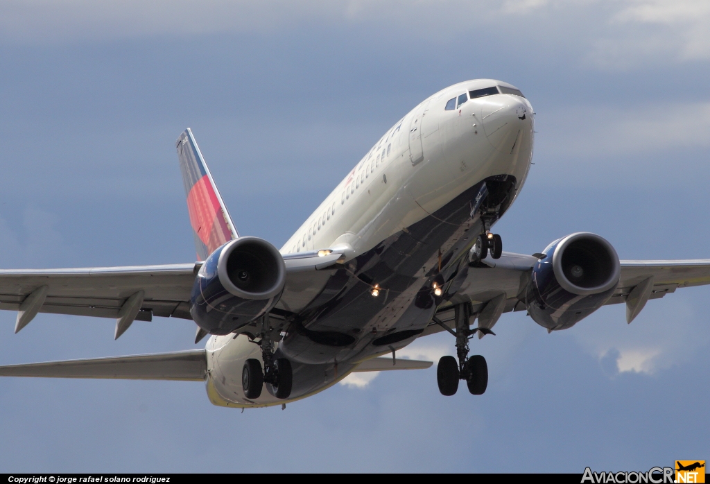 N307DQ - Boeing 737-732 - Delta Air Lines