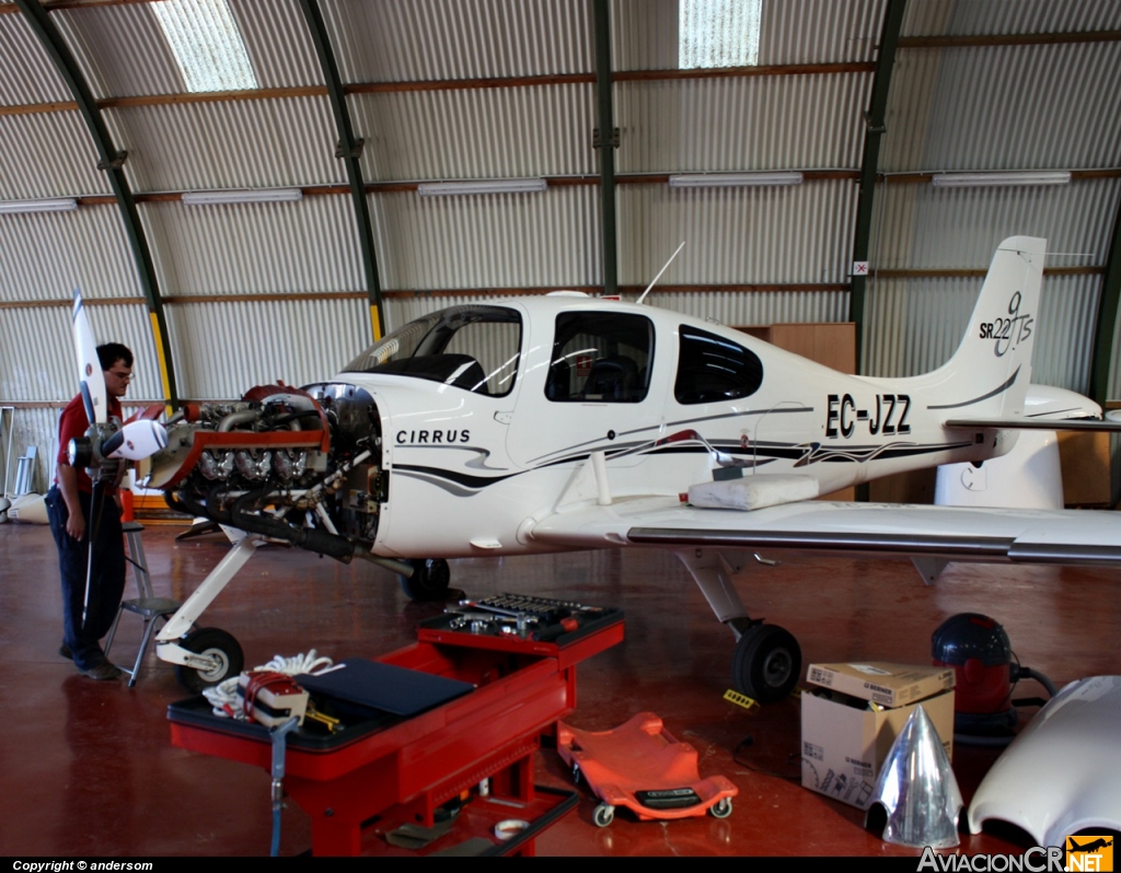 EC-JZZ - Cirrus SR22-GTS - Privado