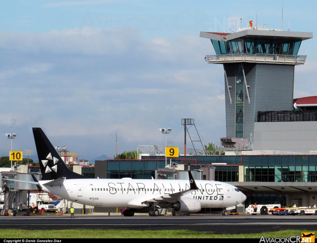 N76516 - Boeing 737-824 - United Airlines