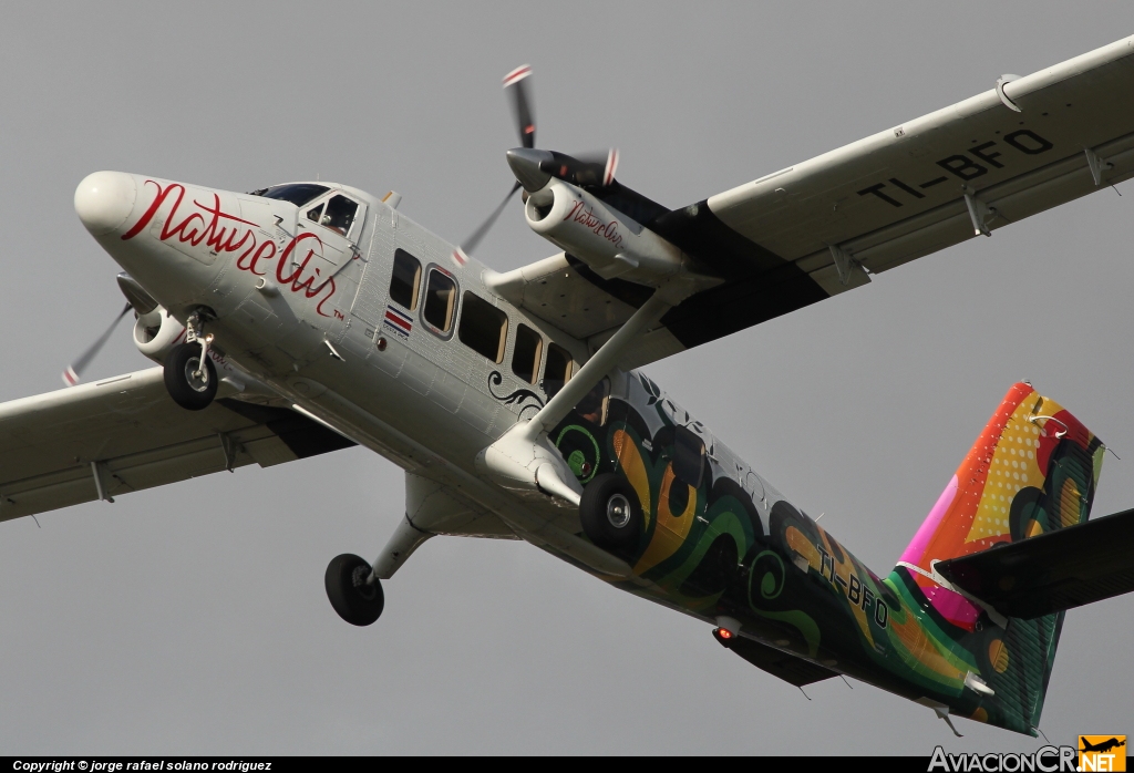TI-BFO - De Havilland Canada DHC-6-300 Twin Otter/VistaLiner - Nature Air