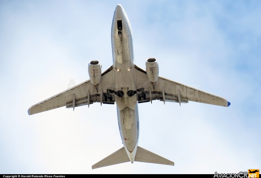 N16732 - Boeing 737-724 - United Airlines