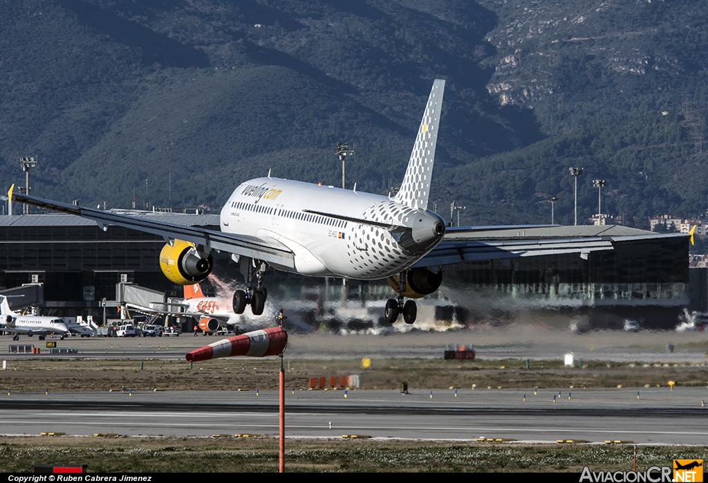 EC-HGZ - Airbus A320-214 - Vueling