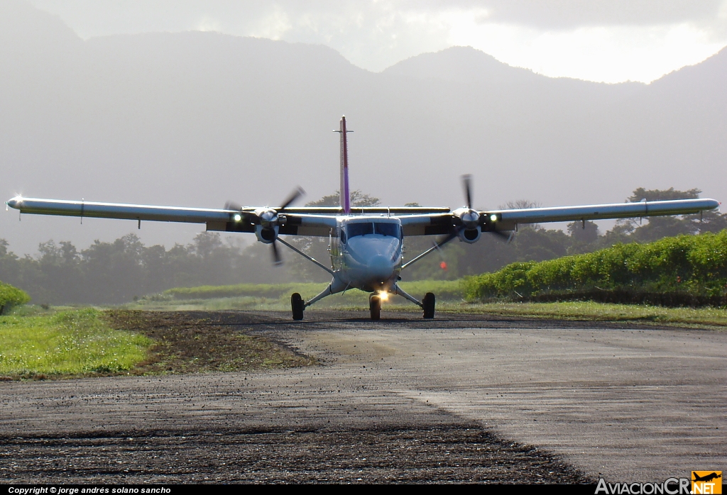 TI-BFO - De Havilland Canada DHC-6-300 Twin Otter/VistaLiner - Nature Air