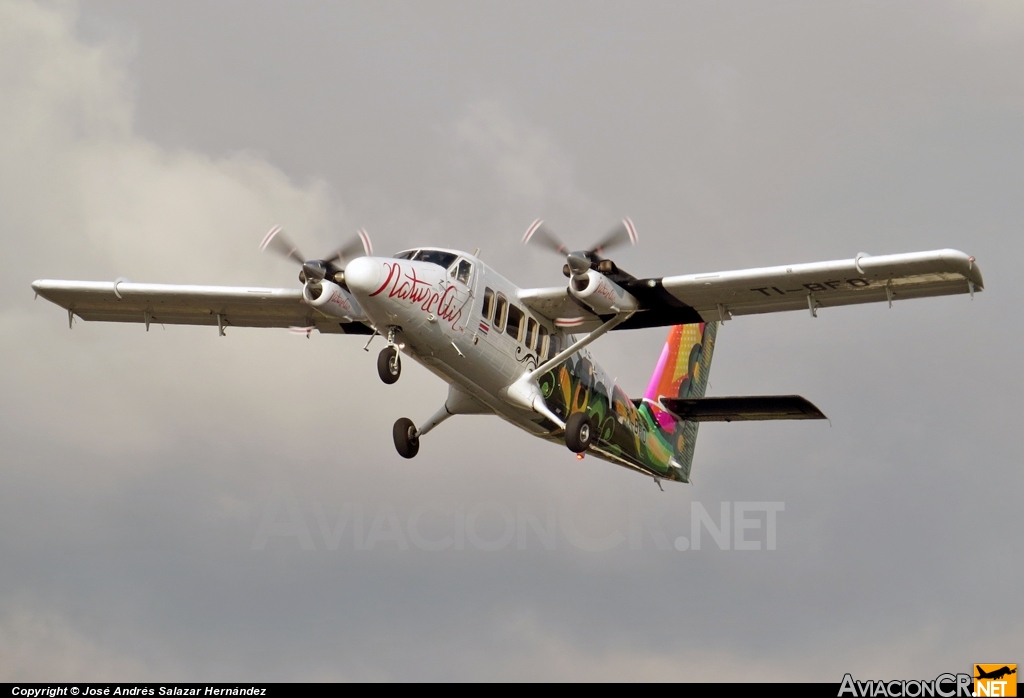 TI-BFO - De Havilland Canada DHC-6-300 Twin Otter/VistaLiner - Nature Air