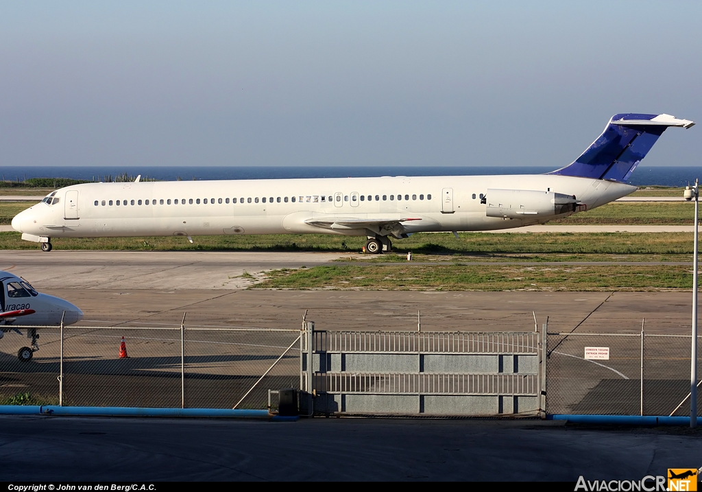 PJ-MDA - McDonnell Douglas MD-83 (DC-9-83) - Insel Air
