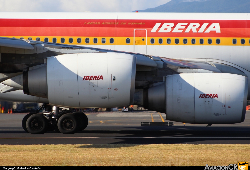 EC-IZX - Airbus A340-642 - Iberia