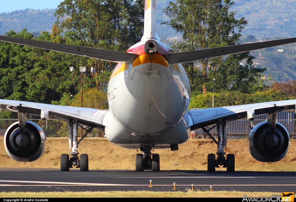 EC-IZX - Airbus A340-642 - Iberia