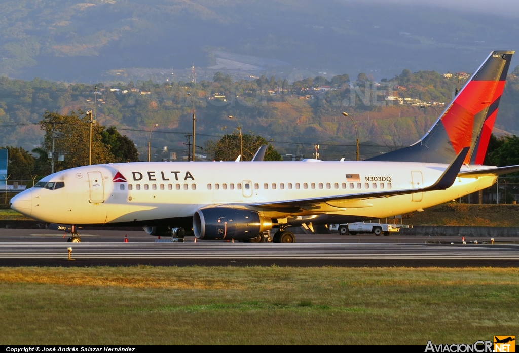 N303DQ - Boeing 737-732 - Delta Air Lines
