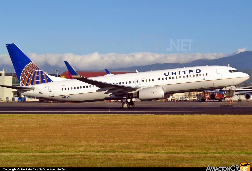 N76519 - Boeing 737-824 - United Airlines