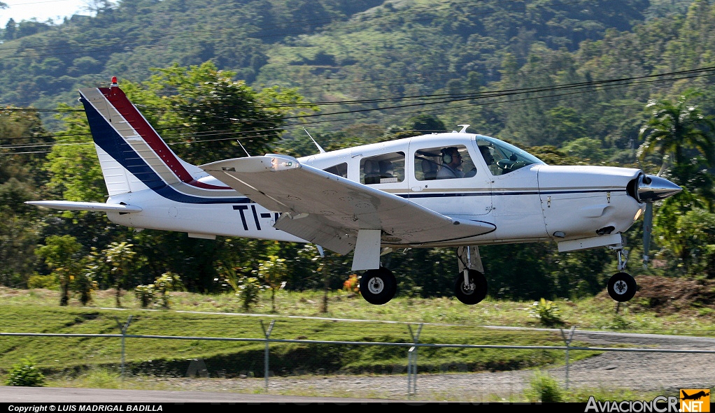 TI-AMZ - Piper PA-28R-200 Arrow - ECDEA - Escuela Costarricense de Aviación
