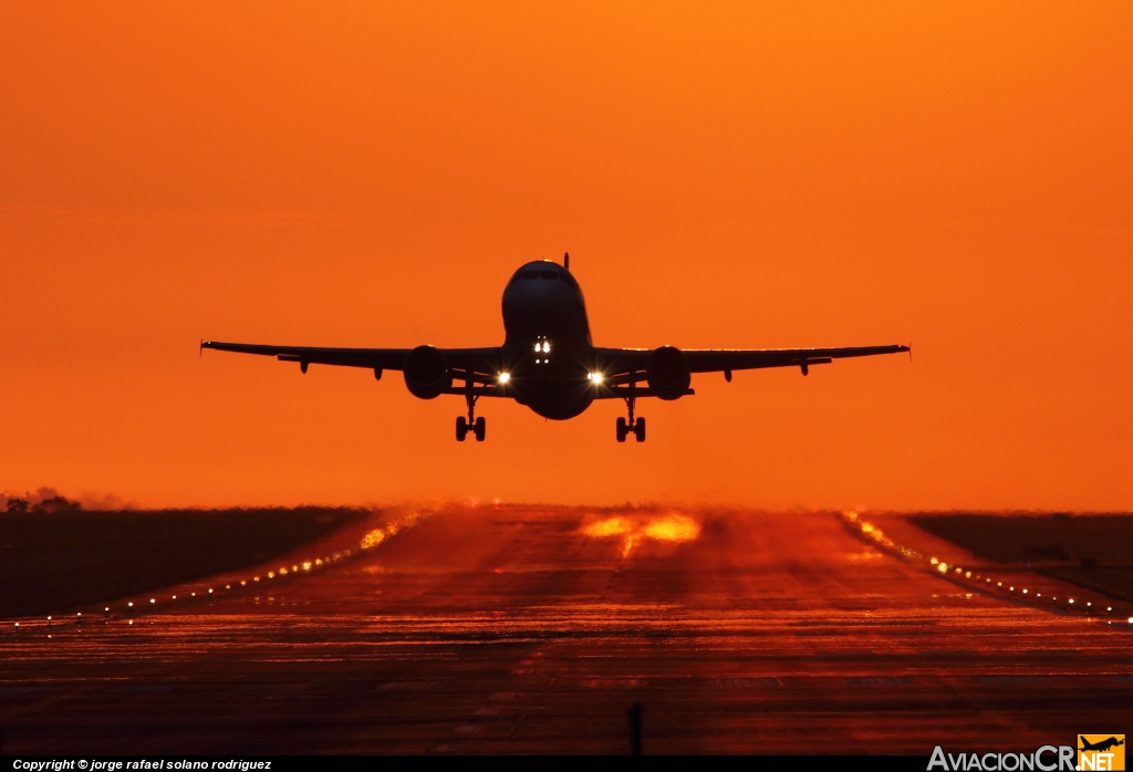 N990TA - Airbus A319-112 - TACA