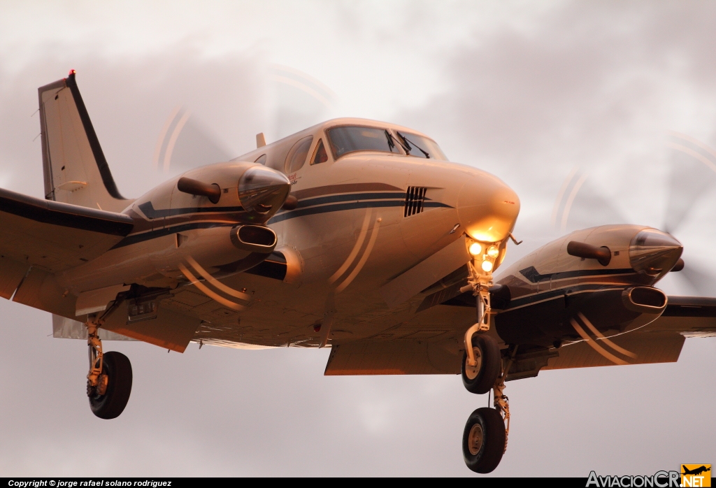 TI-AZI - Beechcraft 90 King Air - Privado