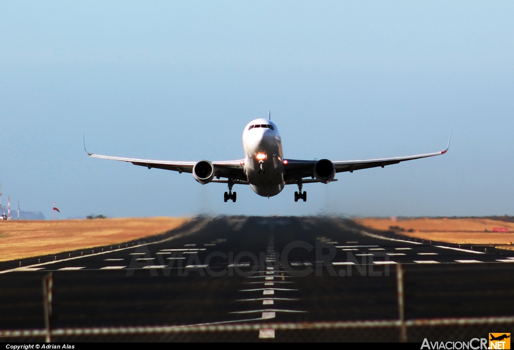 CC-CCZ - Boeing 767-383(ER) - LAN Chile