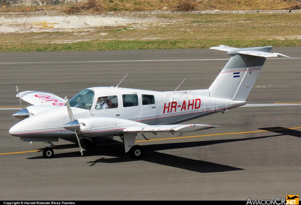HR-AHD - Beechcraft 76 Duchess - Privado