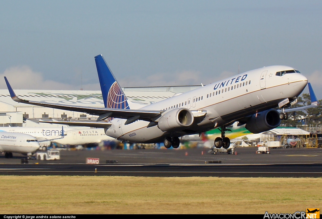 N76526 - Boeing 737-824 - United Airlines