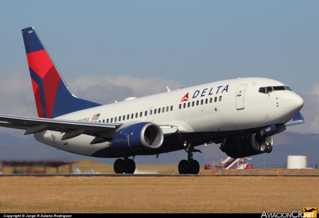 N307DQ - Boeing 737-732 - Delta Air Lines