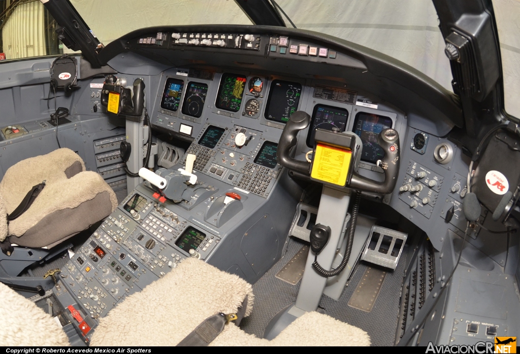 XA-UTF - Canadair CL-600-2B19 Regional Jet CRJ-200ER - Aeromar