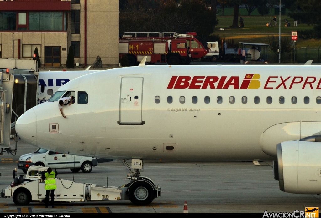 EC-JFH - Airbus A320-214 - Iberia Express