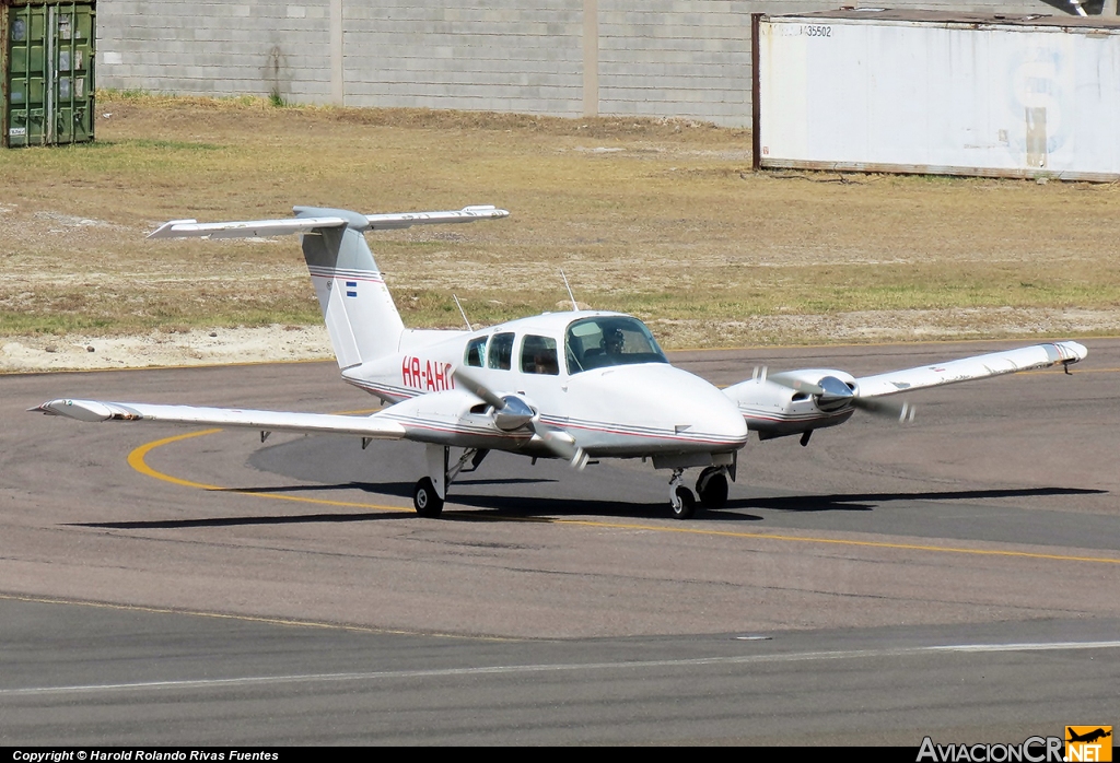 HR-AHD - Beechcraft 76 Duchess - Privado