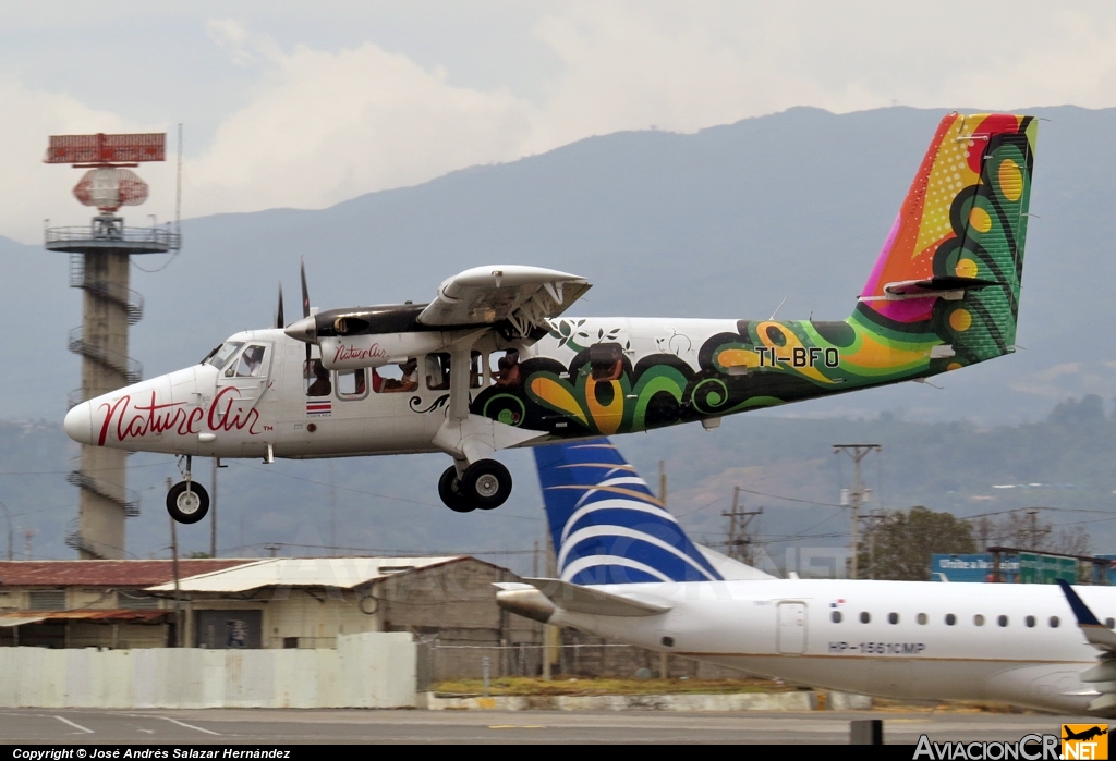 TI-BFO - De Havilland Canada DHC-6-300 Twin Otter/VistaLiner - Nature Air