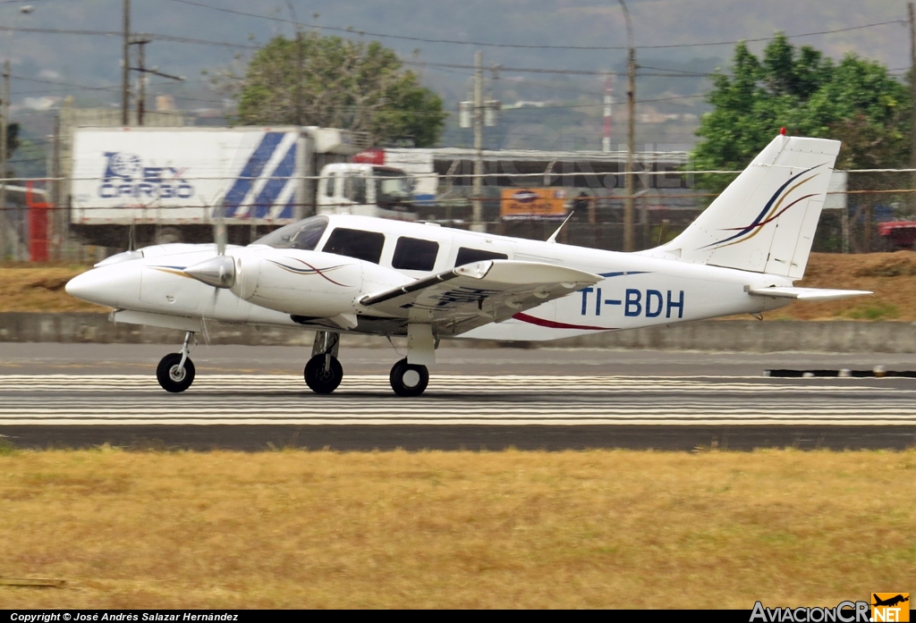 TI-BDH - Piper PA-34-200T Seneca - Privado