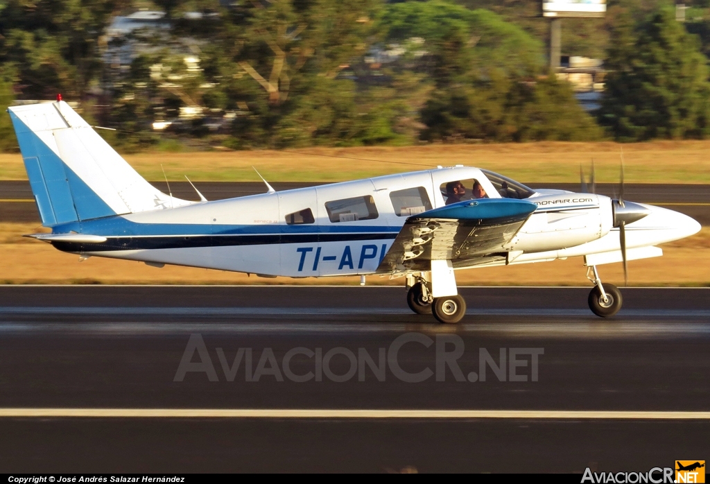 TI-API - Piper PA-34-200T Seneca II - ECDEA - Escuela Costarricense de Aviación