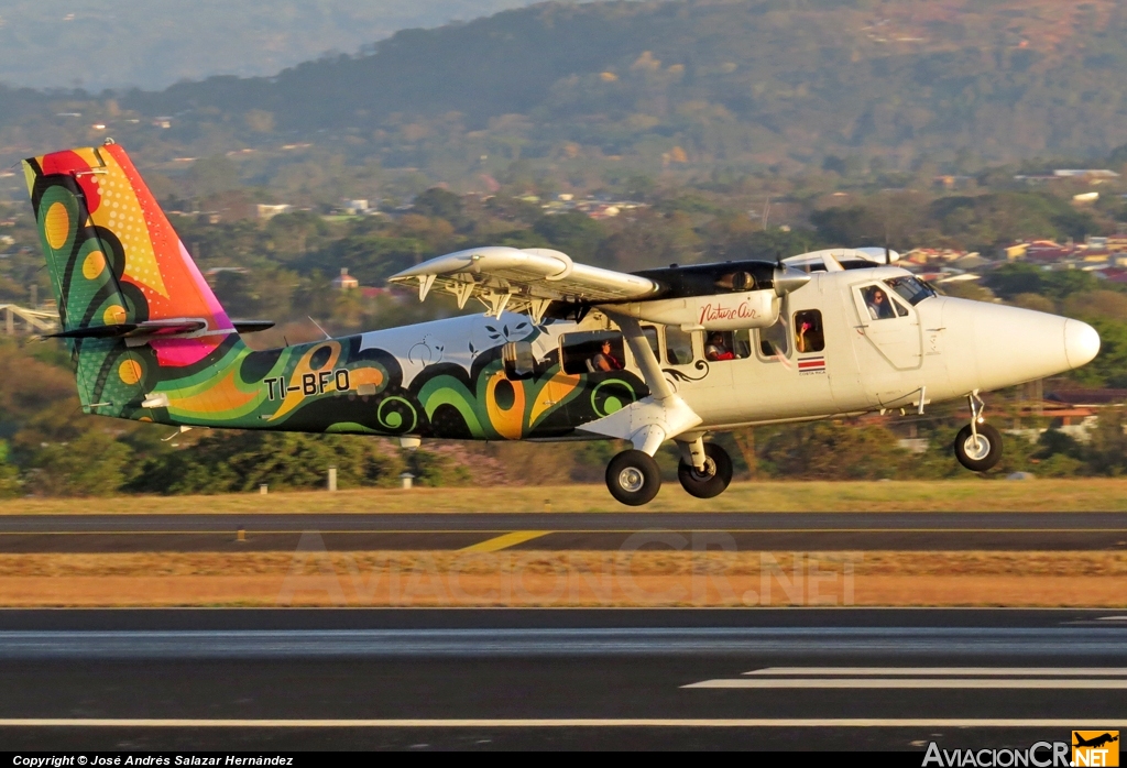 TI-BFO - De Havilland Canada DHC-6-300 Twin Otter/VistaLiner - Nature Air